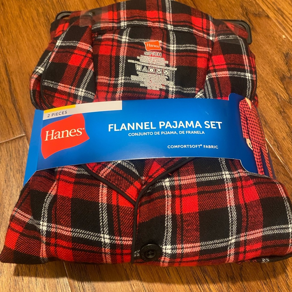 Men’s Hanes Red and Black Flannel Pajama Set‎